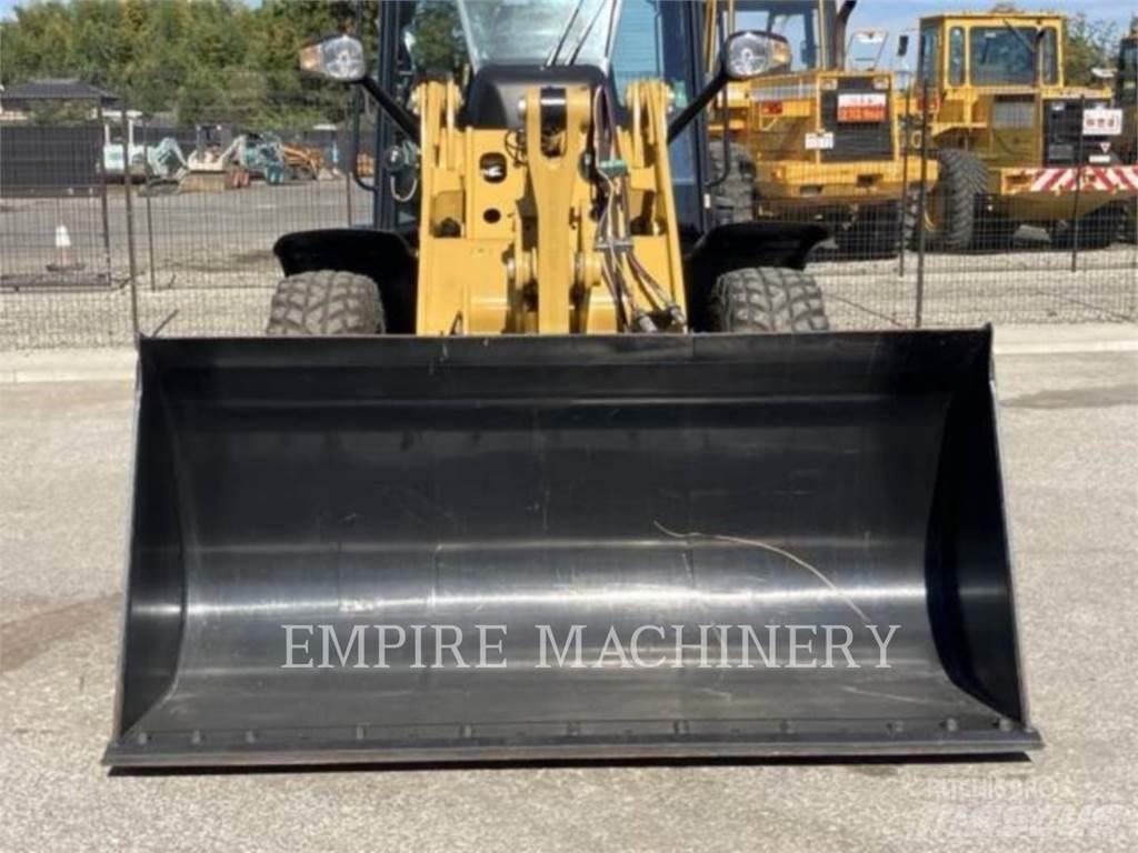 CAT 907M Gumikerekes homlokrakodók