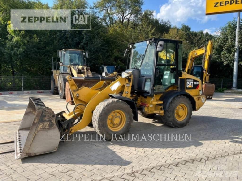 CAT 907M Gumikerekes homlokrakodók