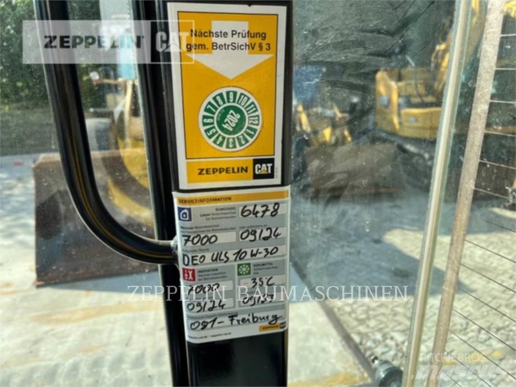 CAT 907M Gumikerekes homlokrakodók