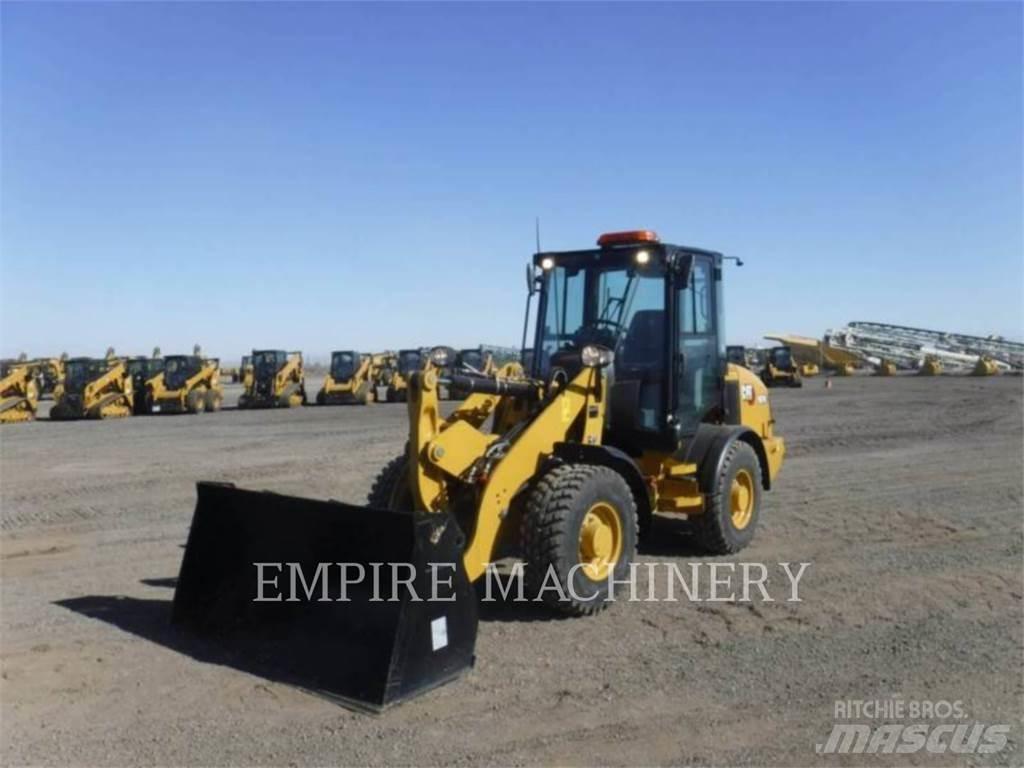 CAT 907M Gumikerekes homlokrakodók