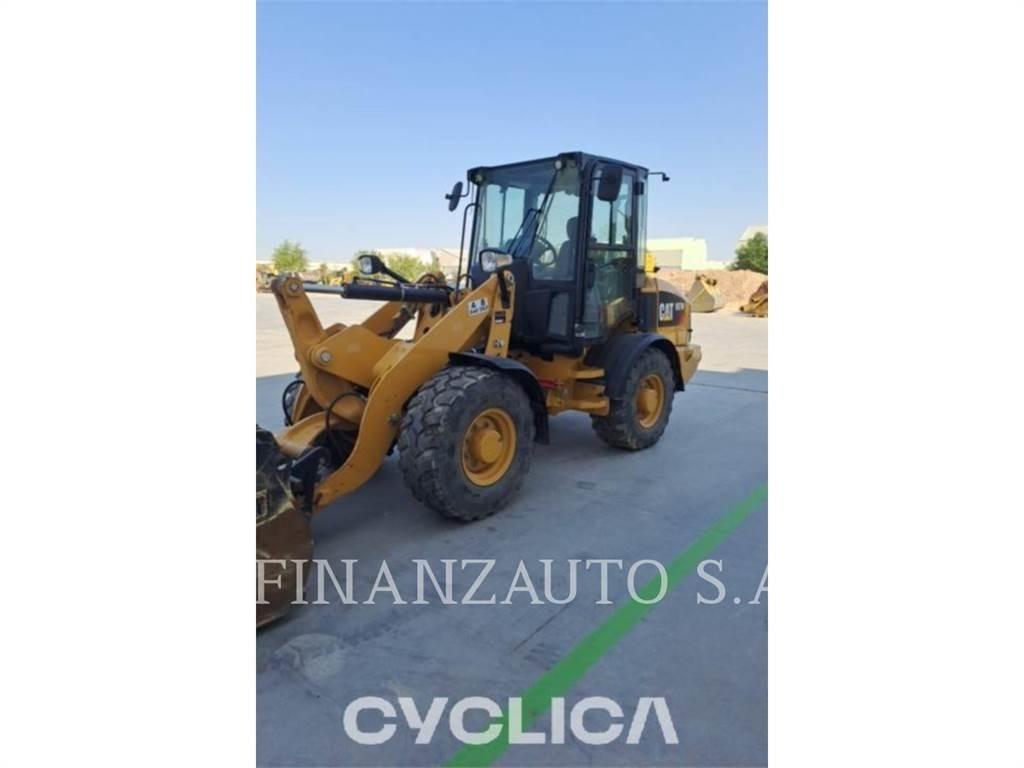 CAT 907M Gumikerekes homlokrakodók