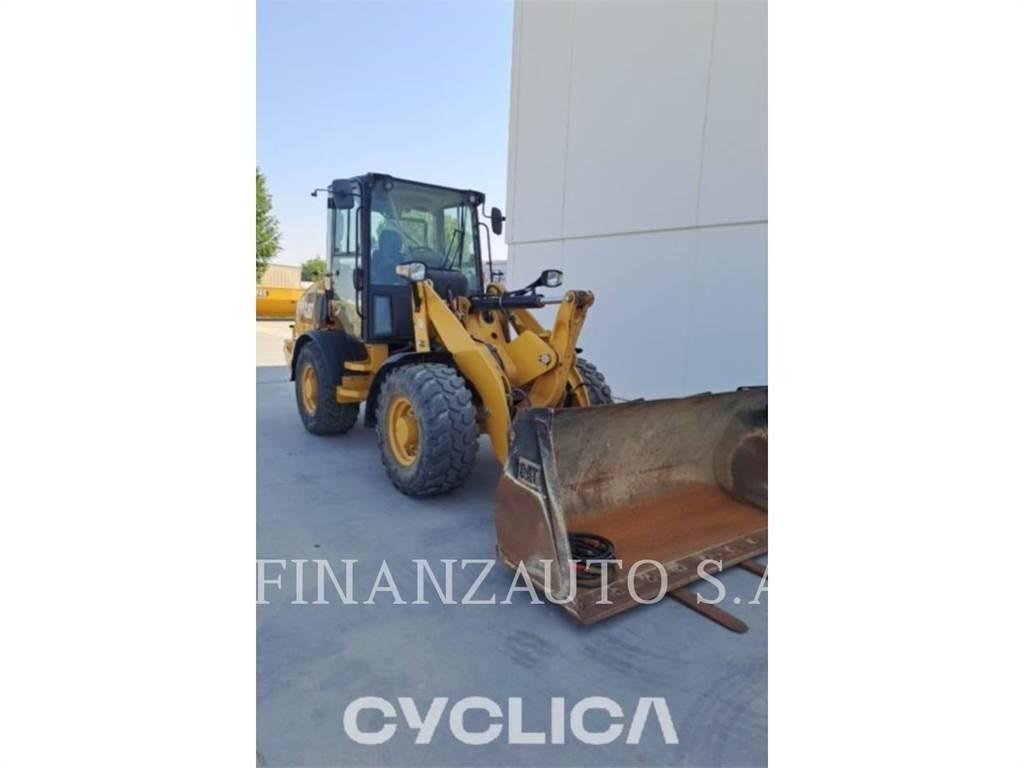 CAT 907M Gumikerekes homlokrakodók