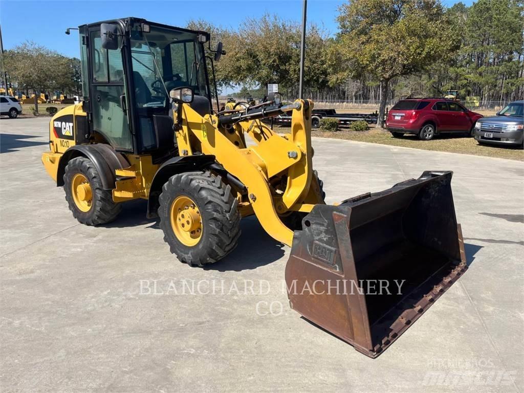 CAT 907M Gumikerekes homlokrakodók