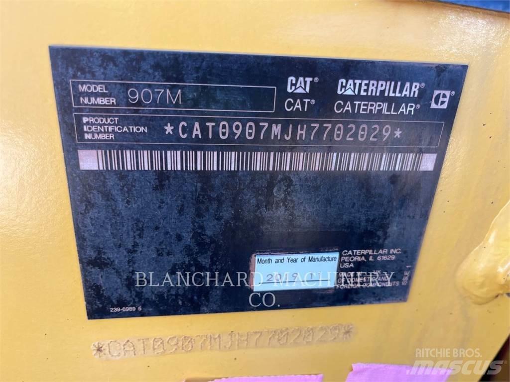 CAT 907M Gumikerekes homlokrakodók