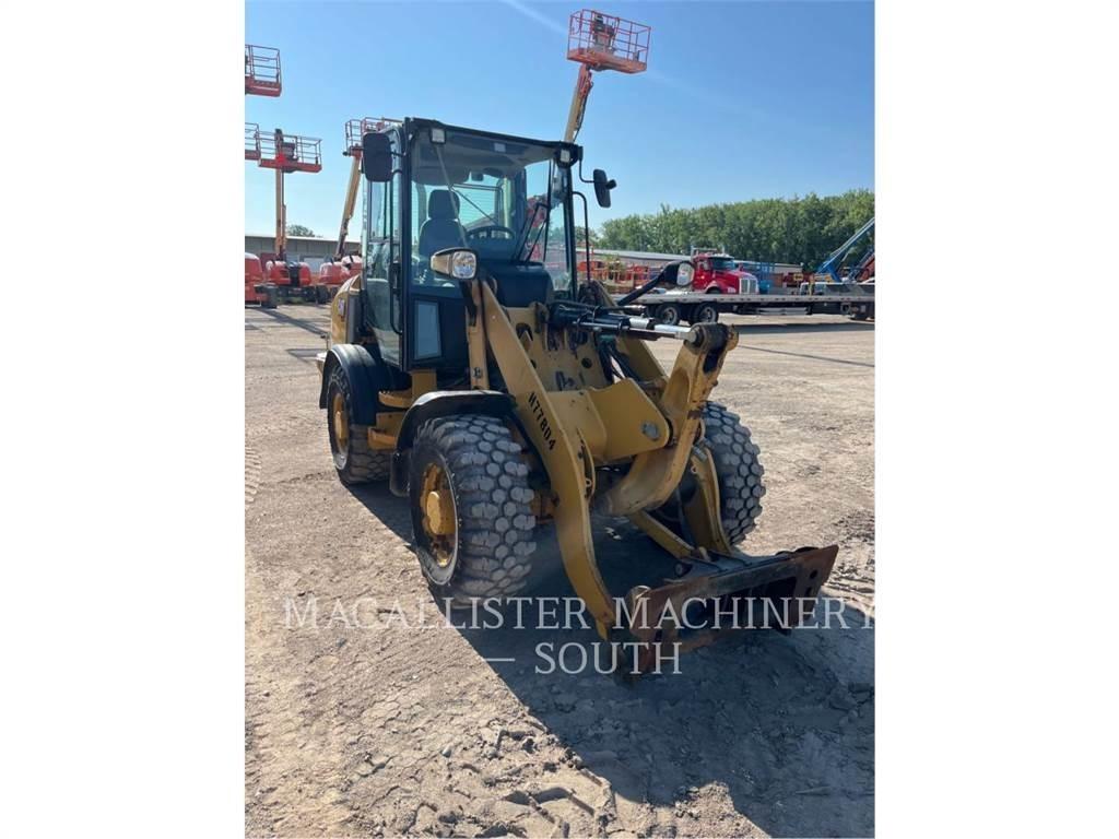 CAT 907M Gumikerekes homlokrakodók