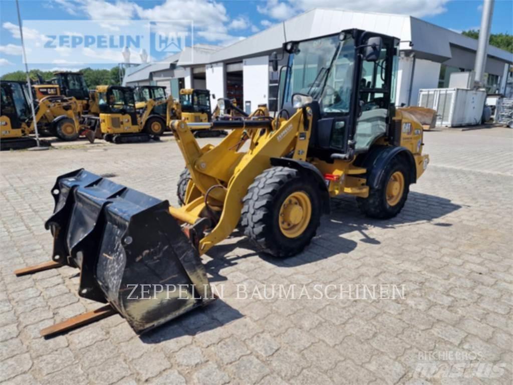 CAT 907M Gumikerekes homlokrakodók