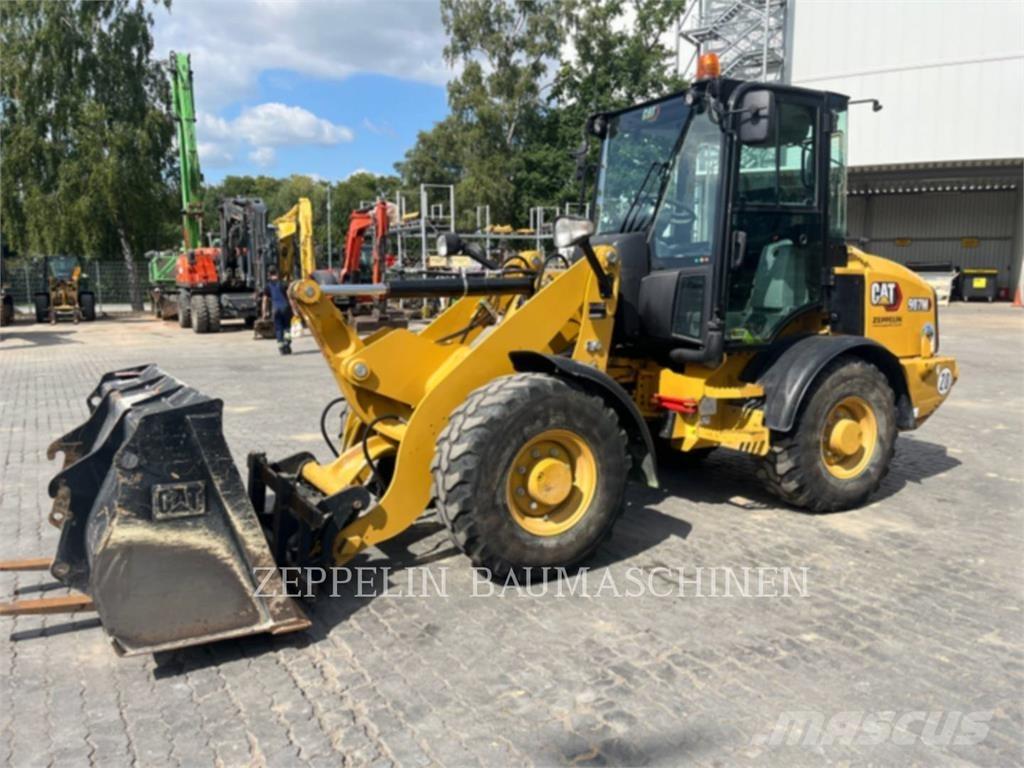 CAT 907M Gumikerekes homlokrakodók