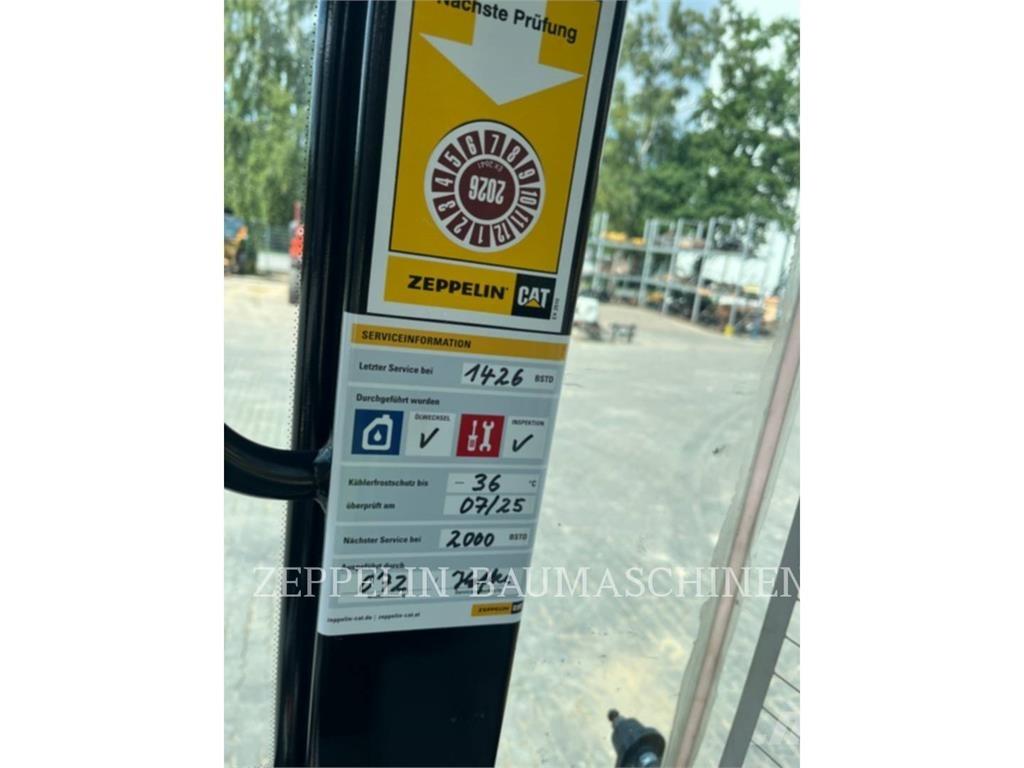 CAT 907M Gumikerekes homlokrakodók