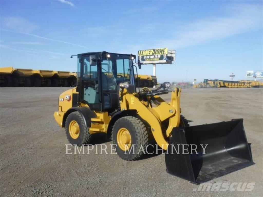 CAT 907M Gumikerekes homlokrakodók