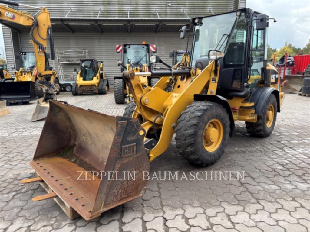 CAT 907M Gumikerekes homlokrakodók