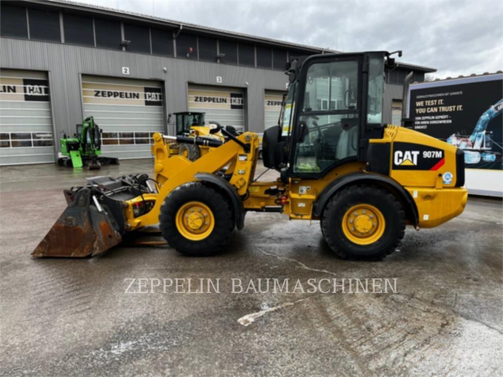 CAT 907M Gumikerekes homlokrakodók