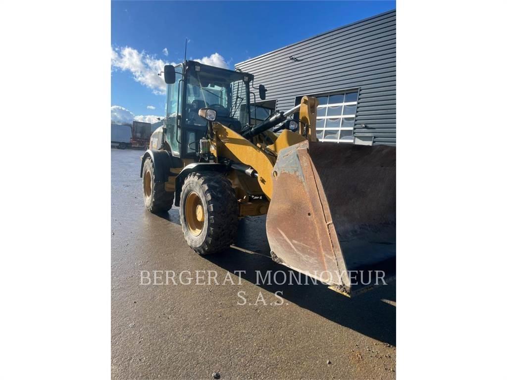 CAT 908 Gumikerekes homlokrakodók
