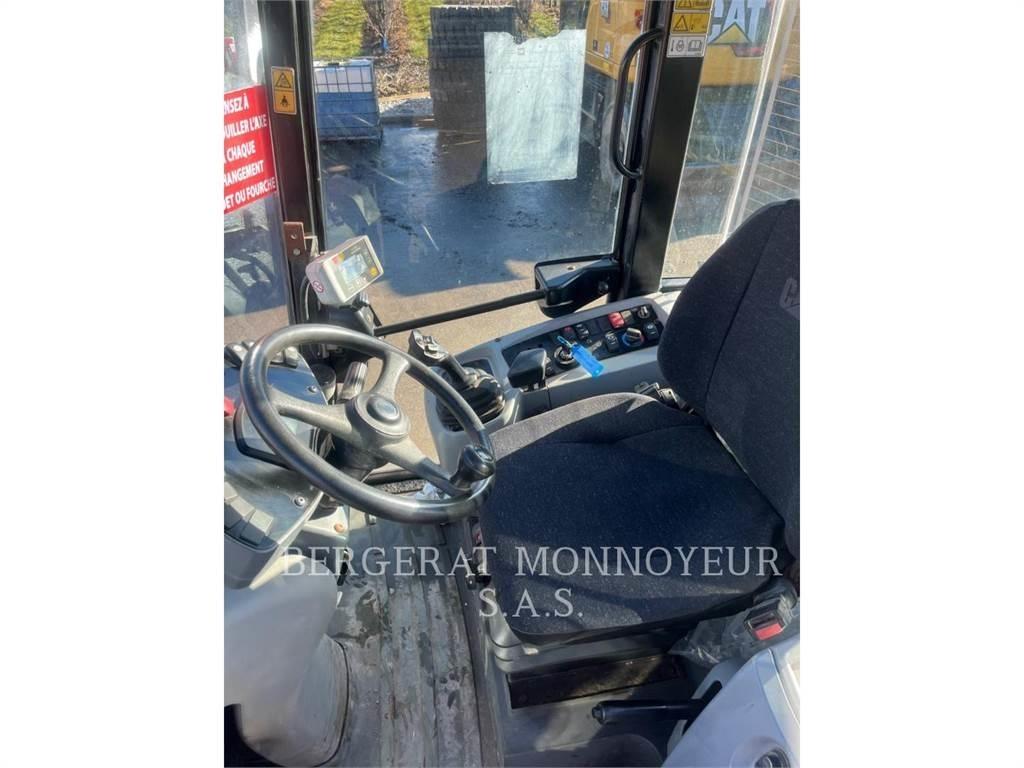 CAT 908 Gumikerekes homlokrakodók