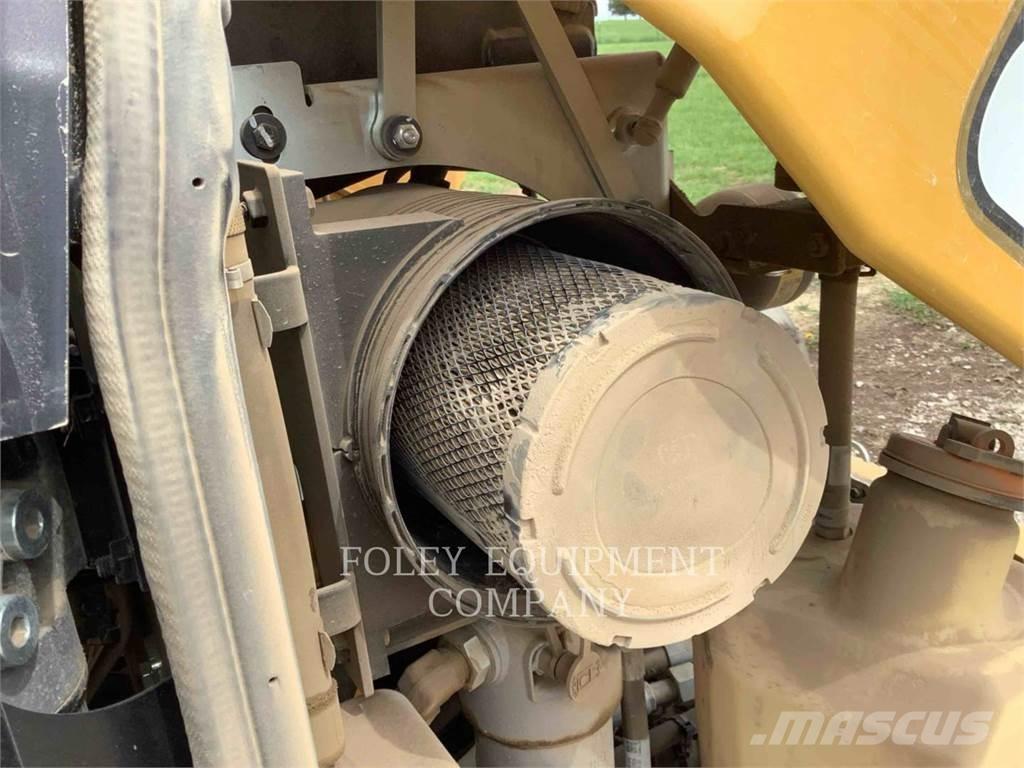 CAT 908-14HL Gumikerekes homlokrakodók