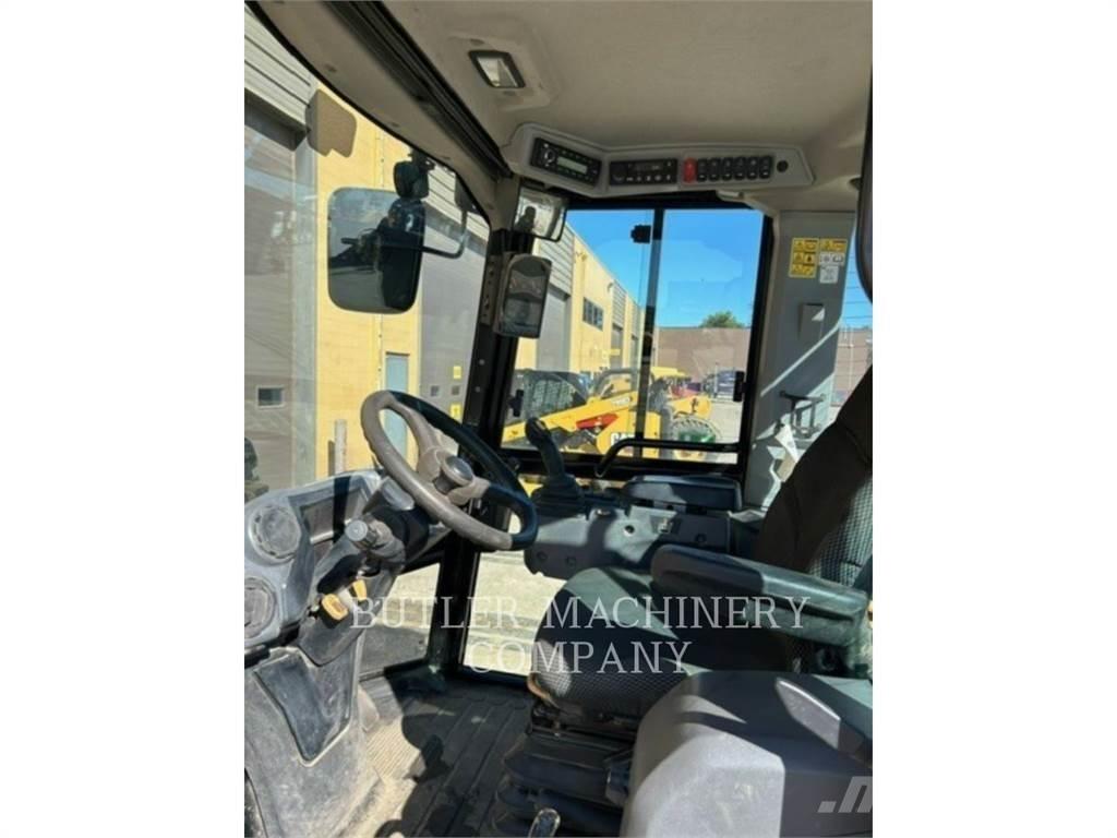 CAT 908-14SLSF Gumikerekes homlokrakodók
