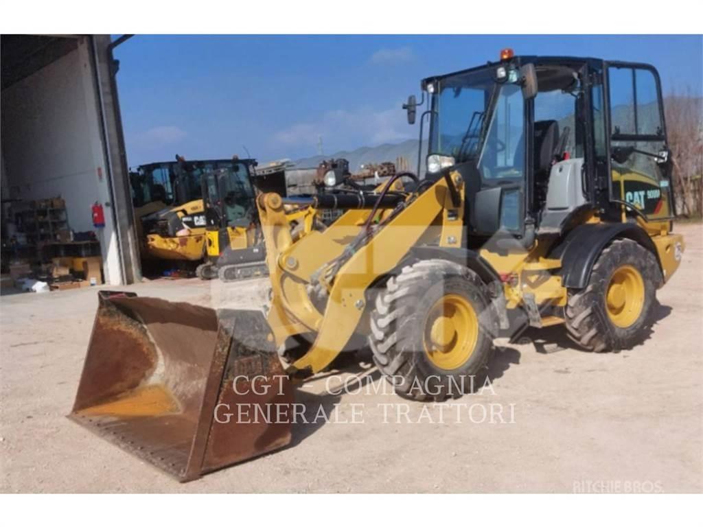 CAT 908 M Gumikerekes homlokrakodók