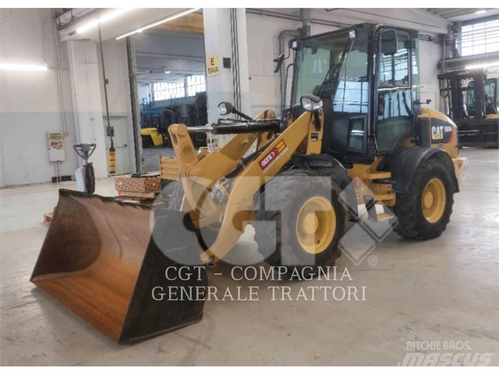 CAT 908 M Gumikerekes homlokrakodók