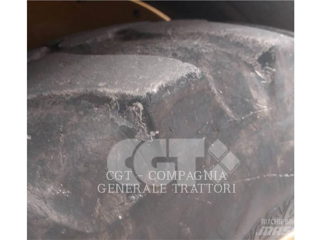 CAT 908 M Gumikerekes homlokrakodók