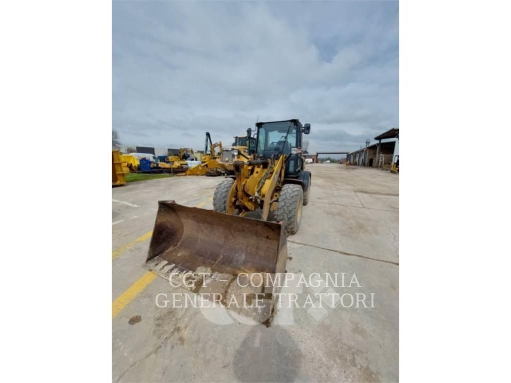 CAT 908 M Gumikerekes homlokrakodók