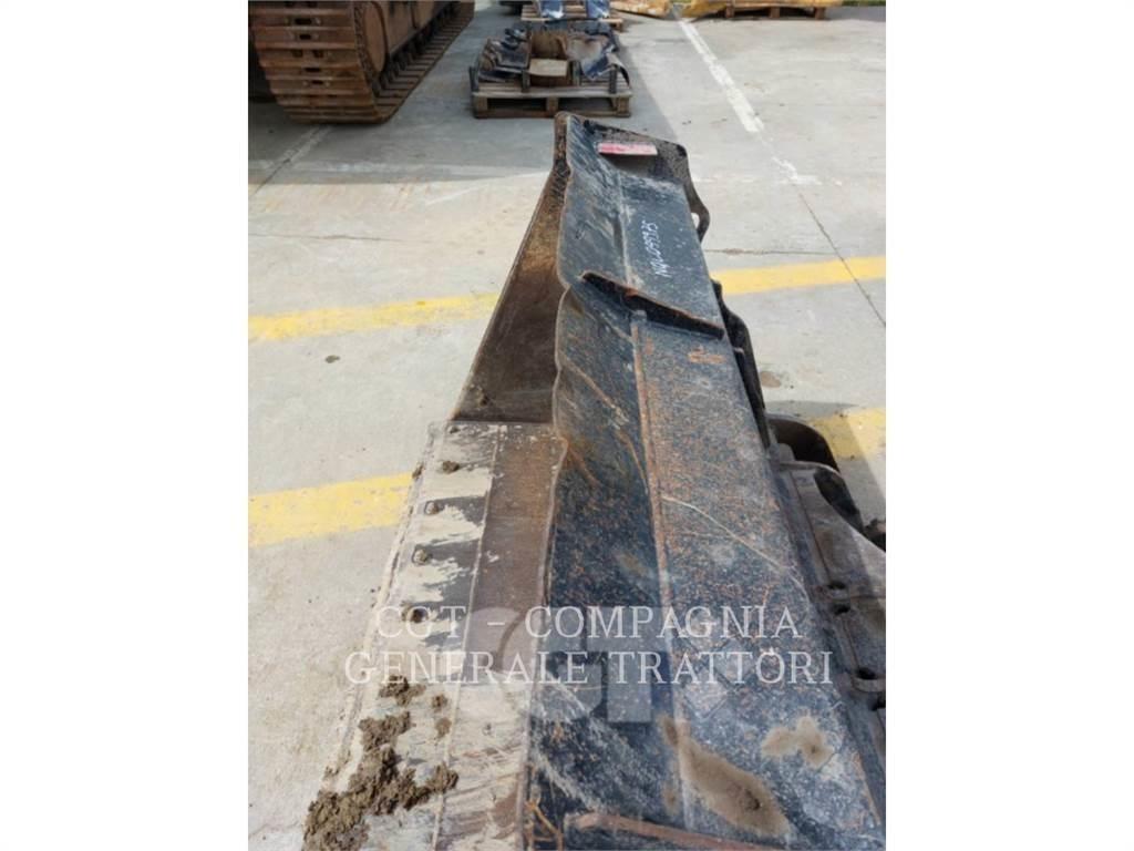 CAT 908 M Gumikerekes homlokrakodók