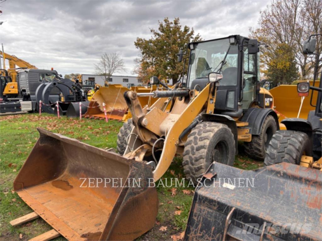 CAT 908H Gumikerekes homlokrakodók