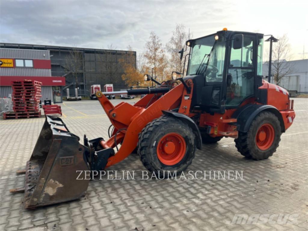 CAT 908H Gumikerekes homlokrakodók