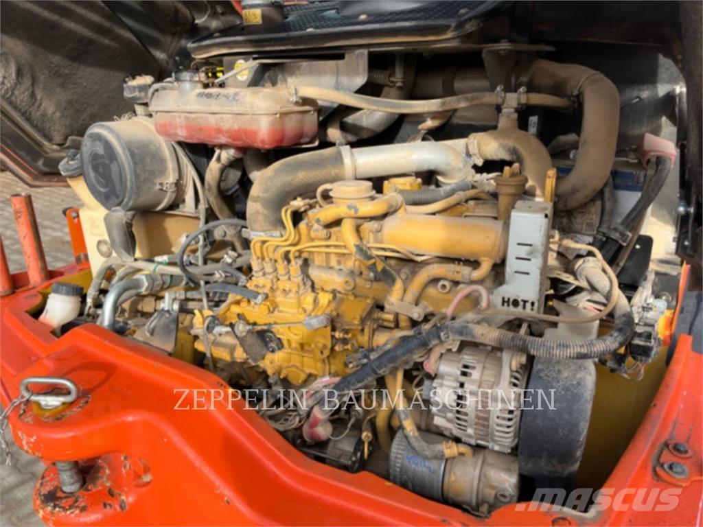 CAT 908H Gumikerekes homlokrakodók