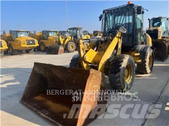 CAT 908M Gumikerekes homlokrakodók