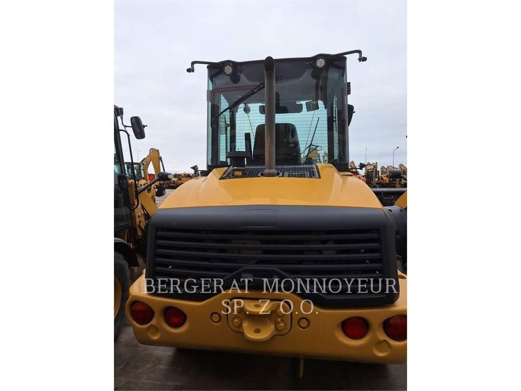 CAT 908M Gumikerekes homlokrakodók