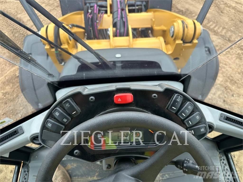 CAT 908M Gumikerekes homlokrakodók