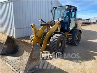 CAT 908M Gumikerekes homlokrakodók