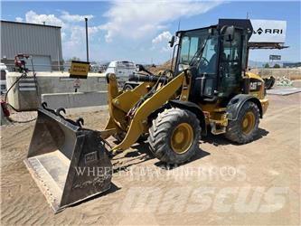 CAT 908M Gumikerekes homlokrakodók