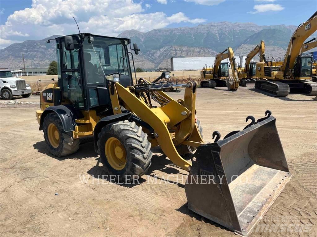 CAT 908M Gumikerekes homlokrakodók