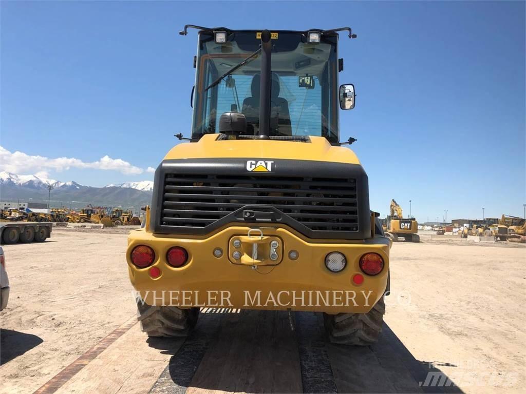 CAT 908M Gumikerekes homlokrakodók