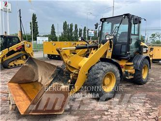 CAT 908M Gumikerekes homlokrakodók
