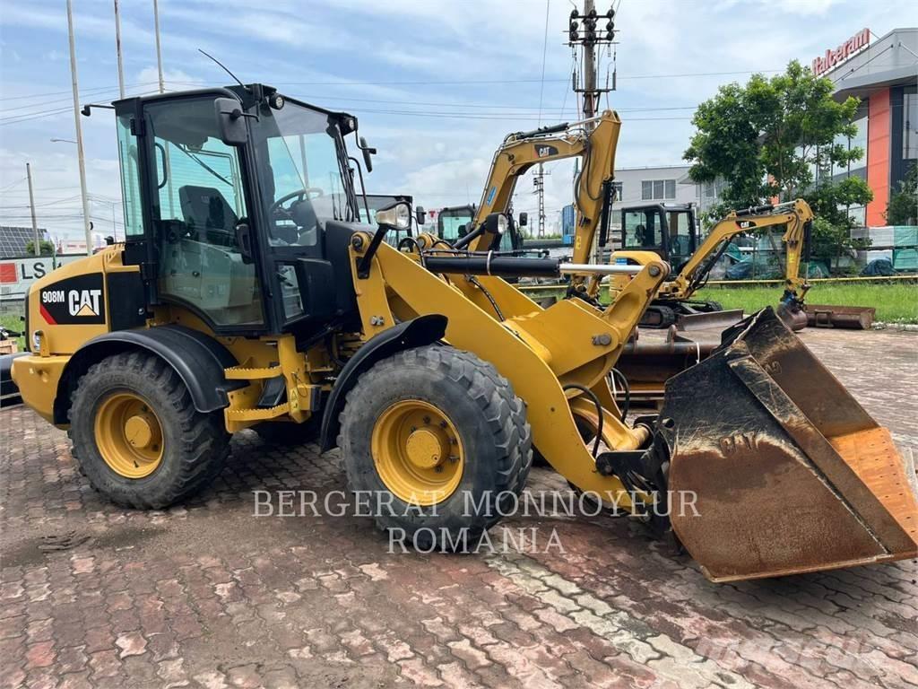 CAT 908M Gumikerekes homlokrakodók