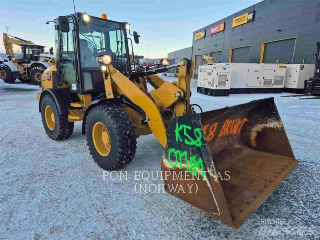 CAT 908M Gumikerekes homlokrakodók