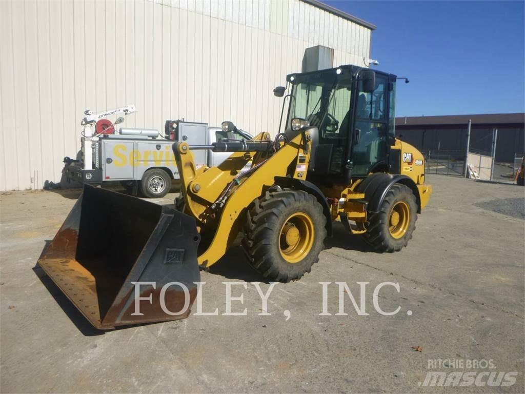 CAT 908M Gumikerekes homlokrakodók