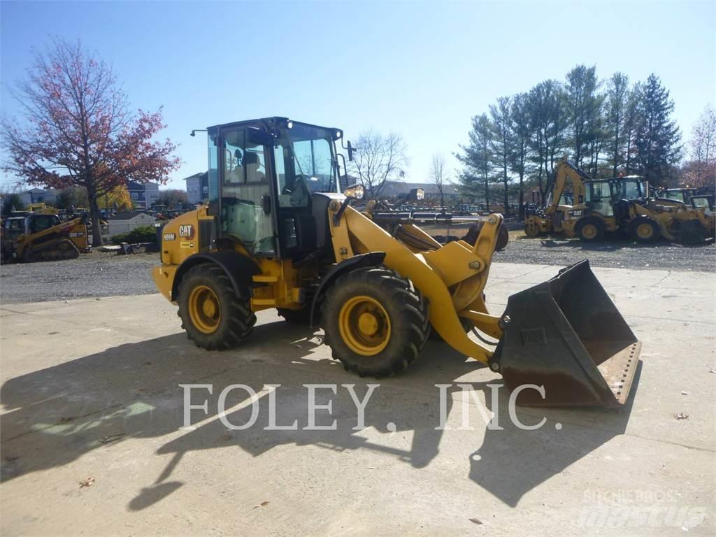 CAT 908M Gumikerekes homlokrakodók