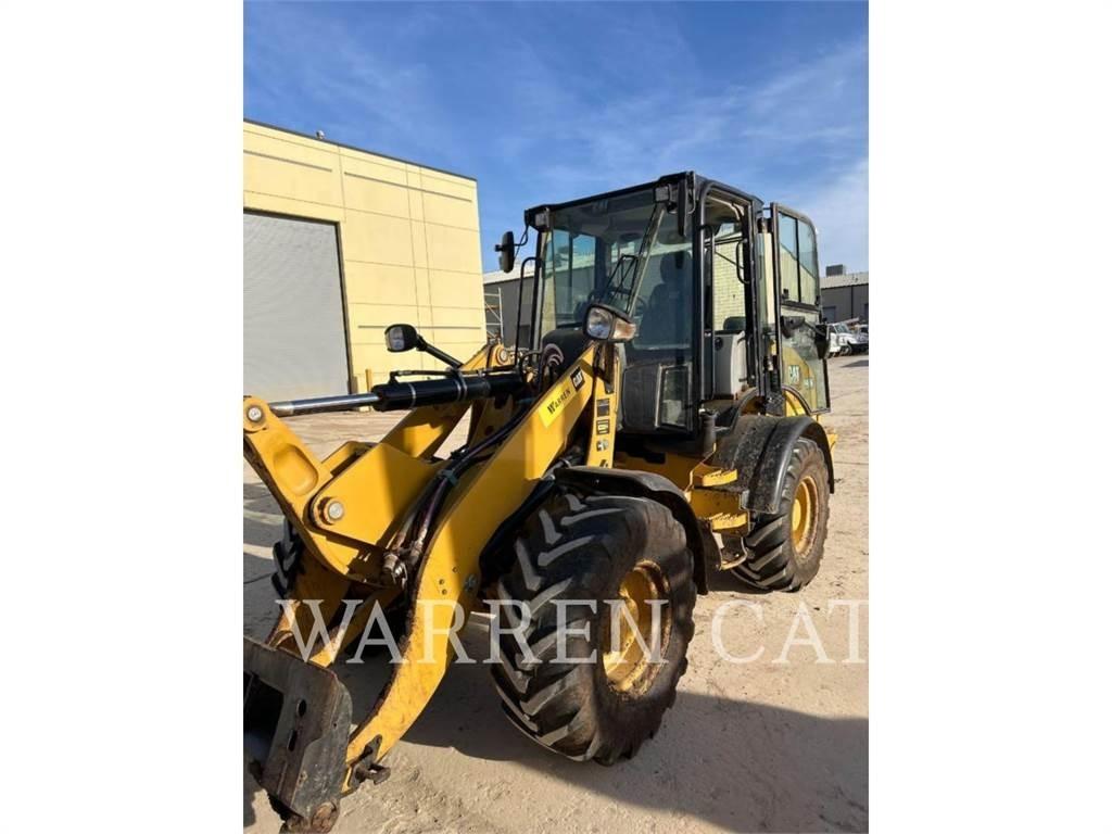 CAT 908M Gumikerekes homlokrakodók