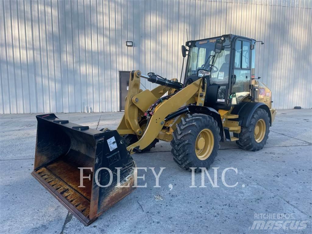 CAT 908M Gumikerekes homlokrakodók