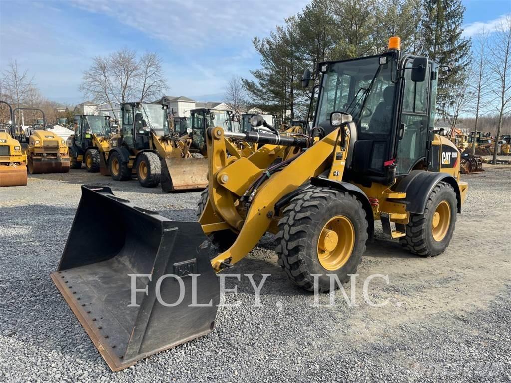 CAT 908M Gumikerekes homlokrakodók