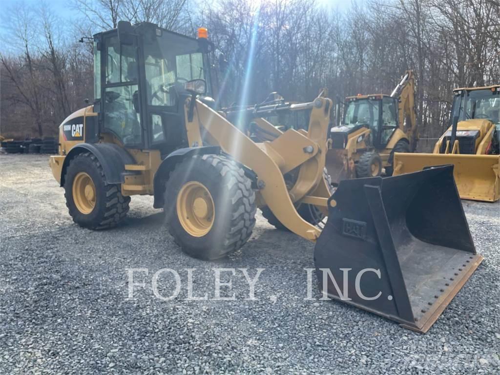 CAT 908M Gumikerekes homlokrakodók