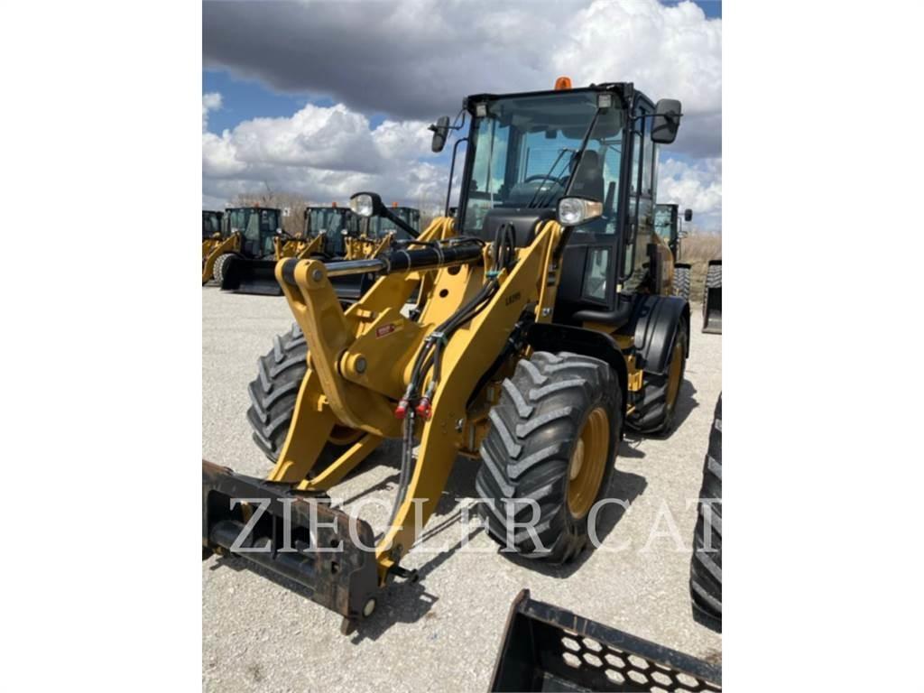 CAT 908M Gumikerekes homlokrakodók