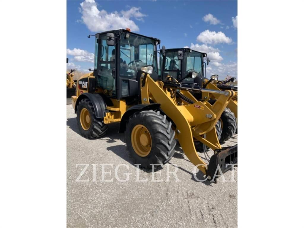 CAT 908M Gumikerekes homlokrakodók