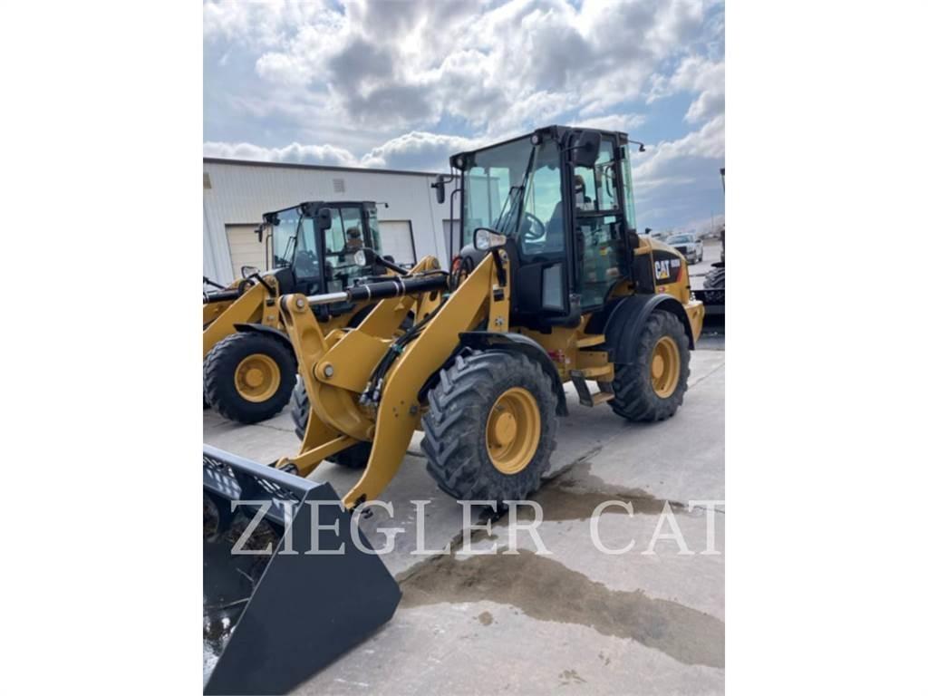 CAT 908M Gumikerekes homlokrakodók
