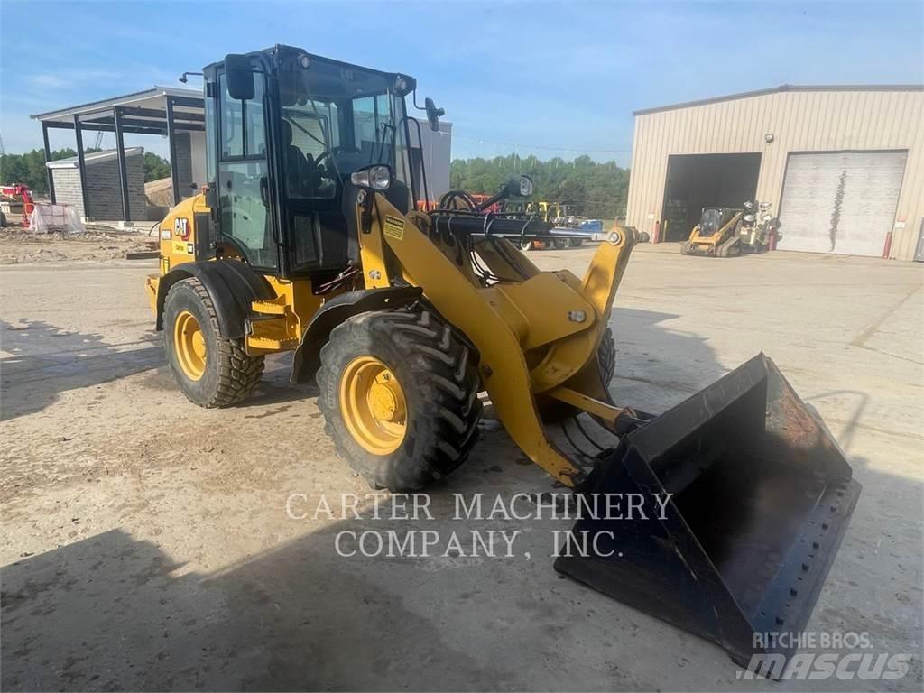 CAT 908M Gumikerekes homlokrakodók