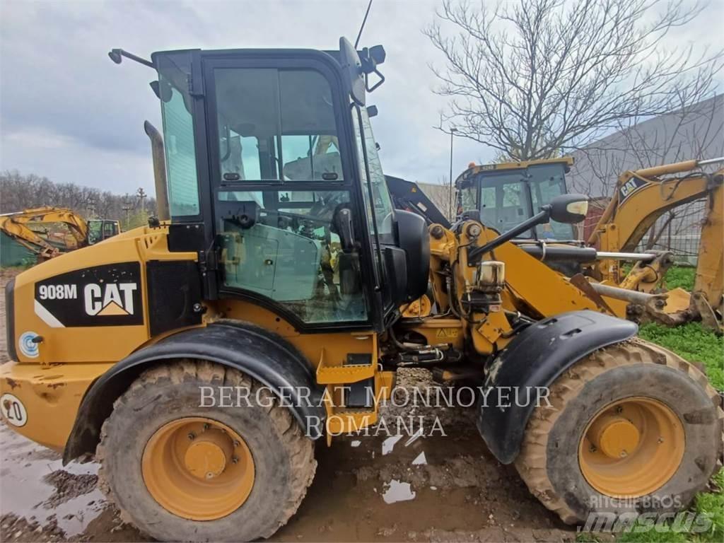 CAT 908M Gumikerekes homlokrakodók