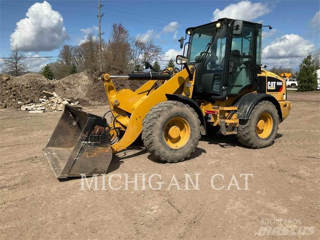 CAT 908M Gumikerekes homlokrakodók