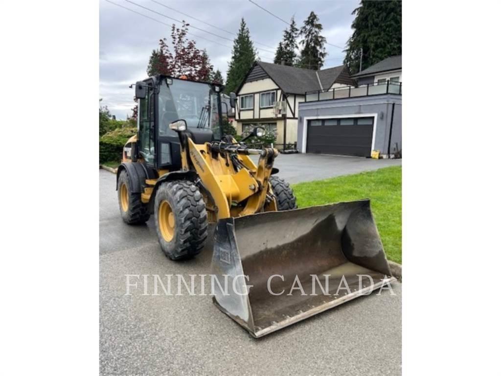 CAT 908M Gumikerekes homlokrakodók